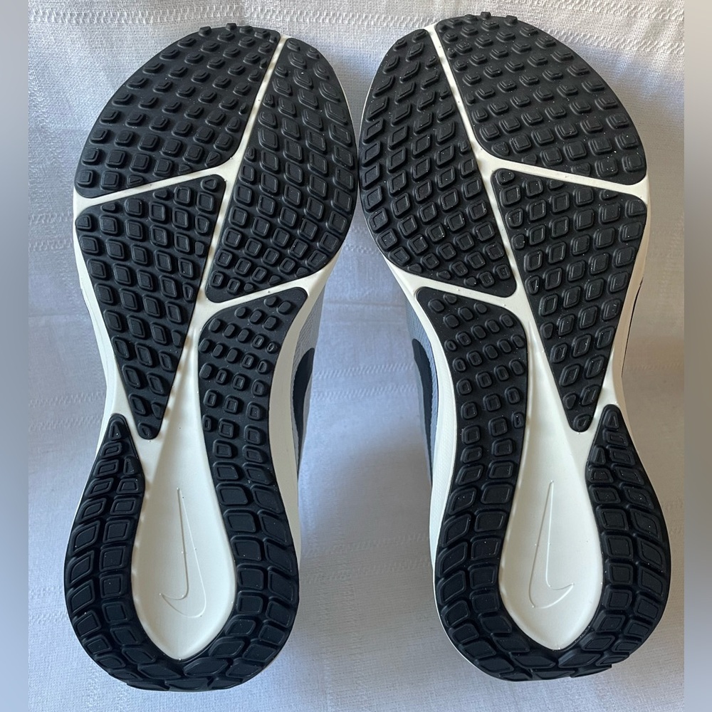 Nike Vomero 17 Platinum Black White Running Shoes Women’s Size 8 FB8502-104 - Picture 5 of 8